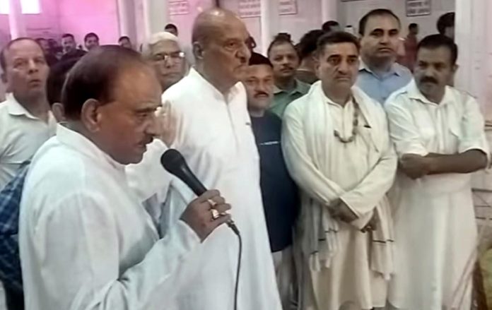 Senior Cong leaders Mula Ram and H S Chib during visit to border migrants camps at Mishriwalla. Senior Cong leaders Mula Ram and H S Chib during visit to border migrants camps at Mishriwalla.