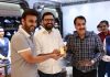 Vishal Tickoo receives 250 gm gold from executives of Talla Jewellers' Janipur showroom.