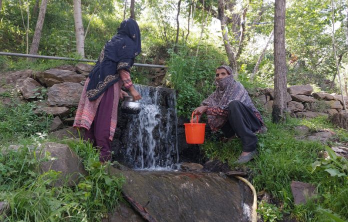 Yarmuqam residents in Ganderbal lack access to clean drinking water, relying on old and plastic pipes for supply. -Excelsior/Firdous Mir