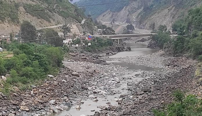 pak A view of dry Chenab river at Ramban. -Excelsior/ Parvez