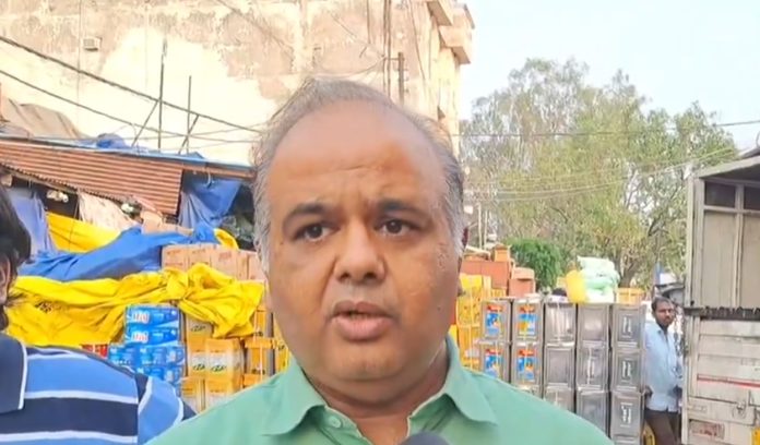 Jammu Traders' Body Announces War Rooms For Free Ration, Medicines; Assures Stock For 3 Months Jammu Traders' Body Announces War Rooms For Free Ration, Medicines; Assures Stock For 3 Months