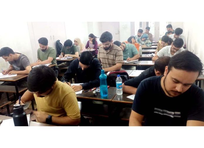 UPSC and JKAS aspirants in Anthropology workshop by SR College of Competitions.