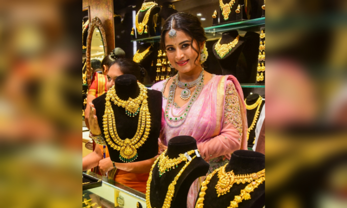 Gold climbs Rs 550 to  Rs 99,120/10 g; silver remains flat