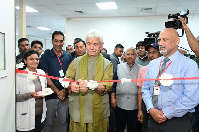 Lieutenant Governor Sh Manoj Sinha visits Baltal, reviews preparedness ahead of Shri Amarnath Ji Yatra (4)