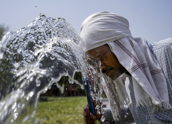 Heatwave Persists In Punjab, Haryana; Bathinda Sizzles At 47.6 C, Sirsa Touches 46.2 C Heatwave Persists In Punjab, Haryana; Bathinda Sizzles At 47.6 C, Sirsa Touches 46.2 C