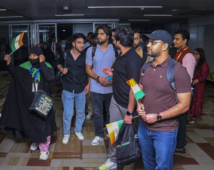 Stranded Indians return from Iran