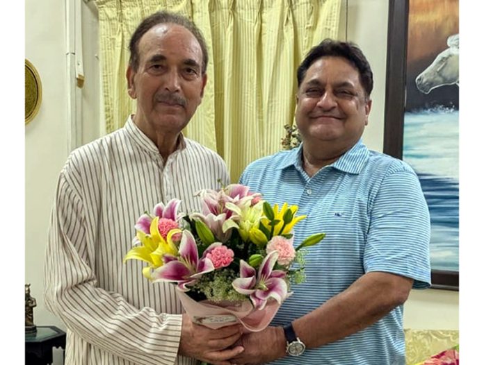 VKS president Kiran Wattal with former J&K CM Ghulam Nabi Azad at latter's residence in New Delhi.