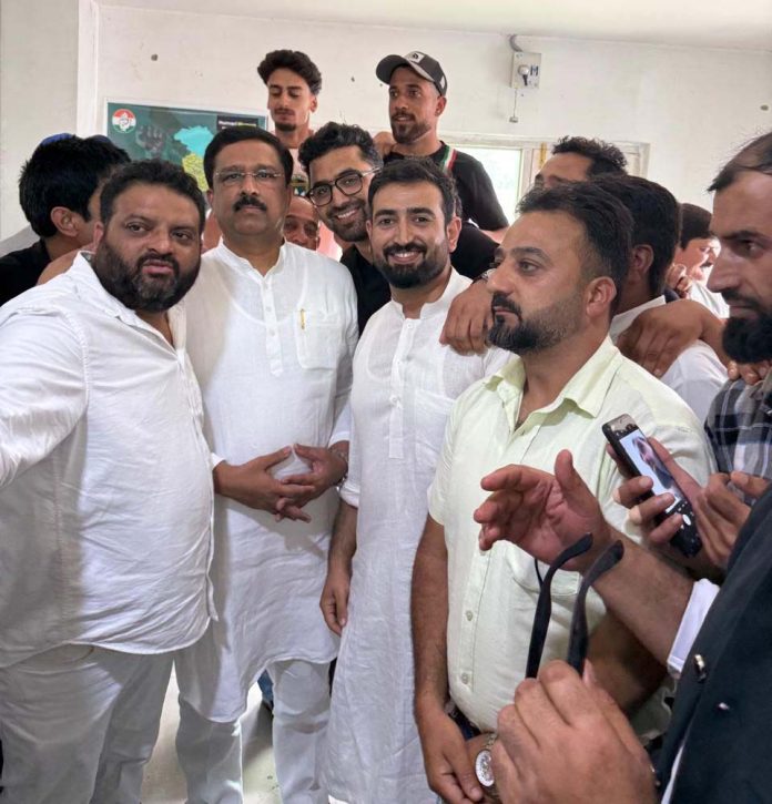 Kissan Congress delegation meeting with AICC General Secretary at Srinagar on Friday.