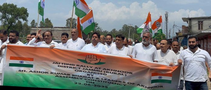 Cong leaders and workers taking out ‘Jai Hind Yatra’ in Akhnoor town on Sunday.