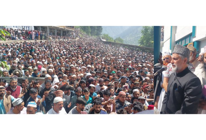 Mian Altaf Ahmed, MP, addressing a gathering during Urs of Hazrat Nizam-u-Din in Kiyanvi at Kangan. -Excelsior/Firdous Ahmed