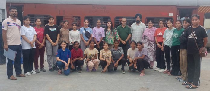 Sub-Junior Women’s team posing along with dignitaries. Sub-Junior Women’s team posing along with dignitaries.