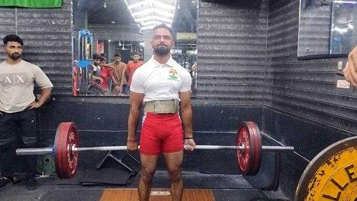 Lifter in action during selection trials. Lifter in action during selection trials.