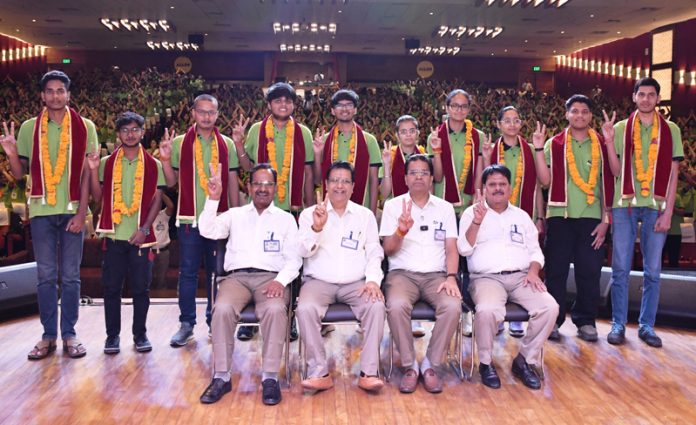 NEET-UG 2025 toppers posing along with Allen management.