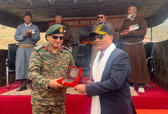 An officer presenting memento to a dignitary. An officer presenting memento to a dignitary.