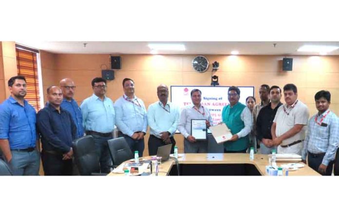 Officials of CVPPL and HUDCO after signing an agreement in Jammu. Officials of CVPPL and HUDCO after signing an agreement in Jammu.