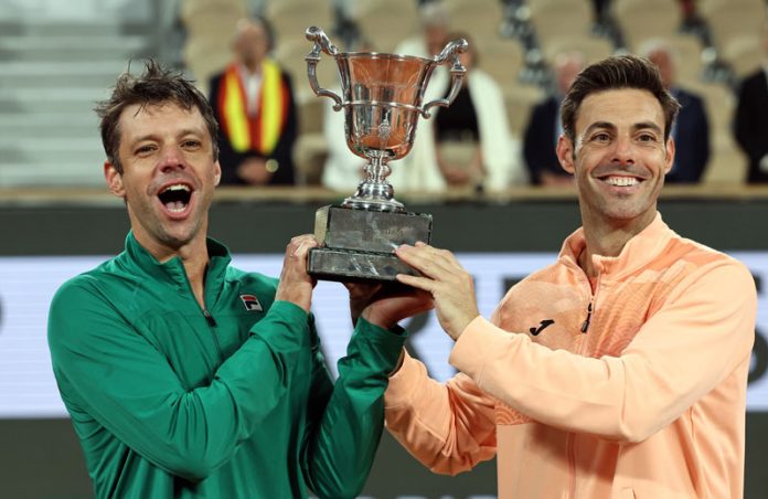 Winners Marcel Granollers (R)/Horacio Zeballos posing with trophy during award ceremony at Roland Garros, Paris, France. (UNI) Winners Marcel Granollers (R)/Horacio Zeballos posing with trophy during award ceremony at Roland Garros, Paris, France. (UNI)