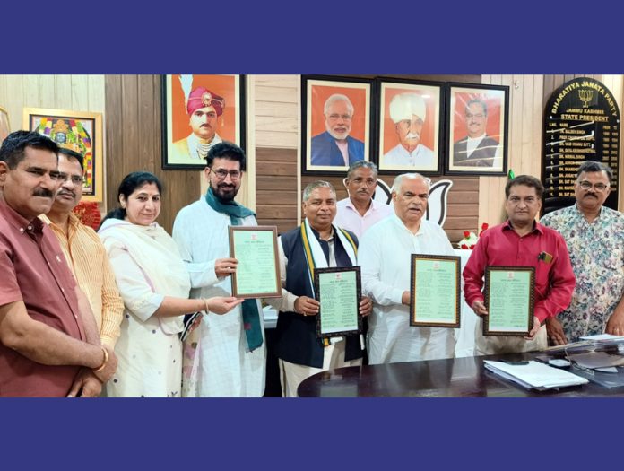 Sat Sharma and others releasing Balbir Ram Rattan's poem on '11 Saal Bemisaal'.