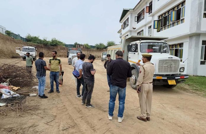 Authorities seizing dumpers at DPS Colony in Delina area of north Kashmir’s Baramulla on Monday. -Excelsior/Aabid Nabi