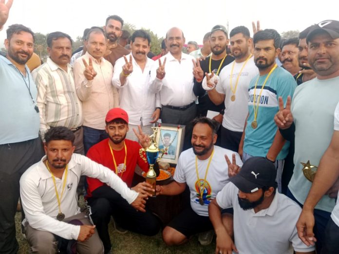 MLA Akhnoor, Mohan Lal Bhagat along with others after presenting trophies to the winner and runner-up cricket teams.