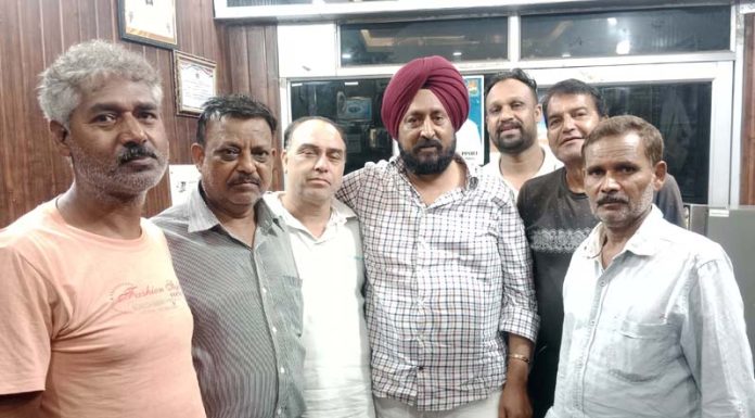 Congress leader, Taranjit Singh Tony posing for a photograph with a deputation from Jeevan Nagar. Congress leader, Taranjit Singh Tony posing for a photograph with a deputation from Jeevan Nagar.