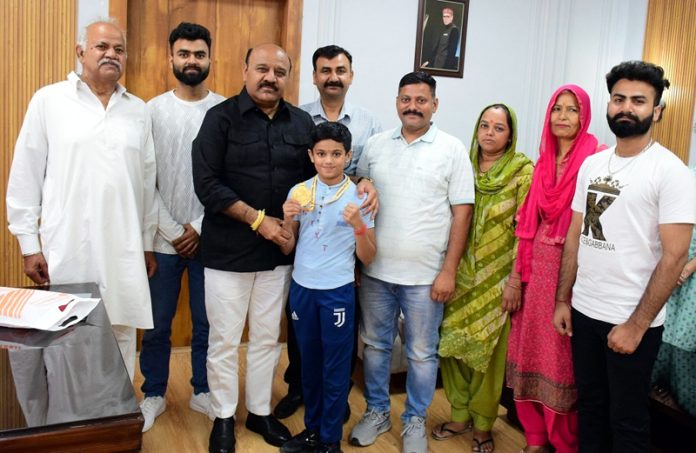 Dy CM Surinder Choudhary posing with Wushu Champion Geenakshi and her family members. Dy CM Surinder Choudhary posing with Wushu Champion Geenakshi and her family members.