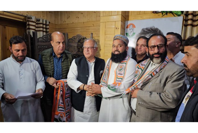 JKPCC President Tariq Hameed Karra during a joining ceremony at party headquarters in Srinagar on Monday. — Excelsior/Shakeel