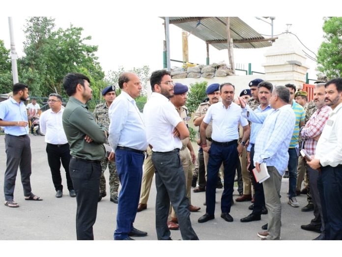 Div Com and IGP during visit to Yatri Niwas Bhagwati Nagar on Friday. Div Com and IGP during visit to Yatri Niwas Bhagwati Nagar on Friday.