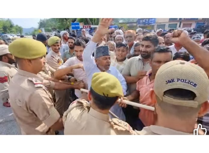 Police restricting protesting villagers from marching towards Baradari Bridge in Talwara area of Reasi.