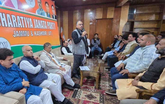Tarun Chugh addressing BJP meeting at Srinagar.