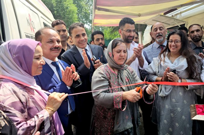 Health & Education Minister Sakeena Itoo during the flagging off ceremony of ICTC vans in Srinagar on Tuesday. -Excelsior/Shakeel