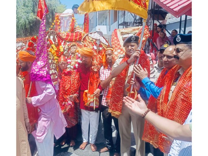 SSP Doda, Sandeep Mehta flagging off the sacred Mata Chandi Mindhal Yatra from Dak Bungalow Doda on Monday. —Excelsior/Tilak Raj