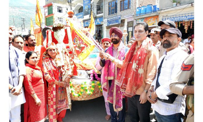 MLA Shakti Raj Parihar alongwith DC Harvinder Singh flagging off Mindhal Mata Yatra on Thursday. MLA Shakti Raj Parihar alongwith DC Harvinder Singh flagging off Mindhal Mata Yatra on Thursday.