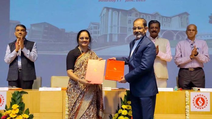 Dr Swati Mujumdar, pro-chancellor of SSPU posing after signing MoU on Saturday. Dr Swati Mujumdar, pro-chancellor of SSPU posing after signing MoU on Saturday.