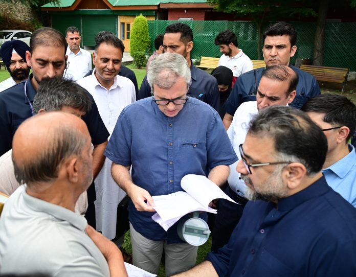 CM Omar Abdullah interacts with citizens at Raabita office Srinagar, listens to public concerns (4)