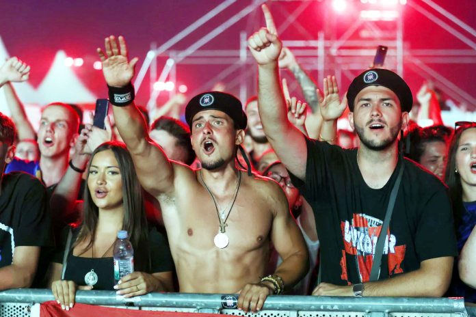 Croatian right-wing singer Marko Perkovic, fans perform pro-Nazi salute at massive concert Croatian right-wing singer Marko Perkovic, fans perform pro-Nazi salute at massive concert