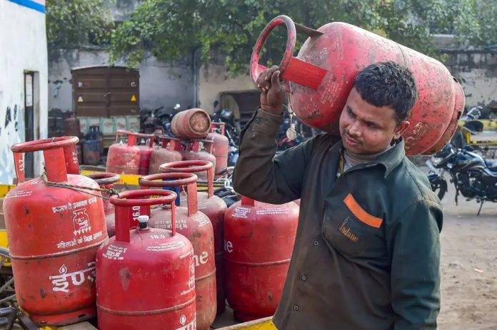Govt likely to soon compensate  oil firms for LPG losses