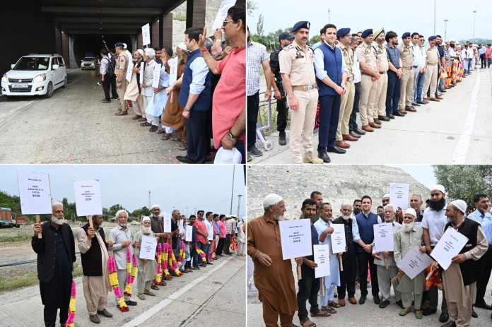 Amarnath Yatris On Way To Shrine Get Warm Reception From Locals Amarnath Yatris On Way To Shrine Get Warm Reception From Locals
