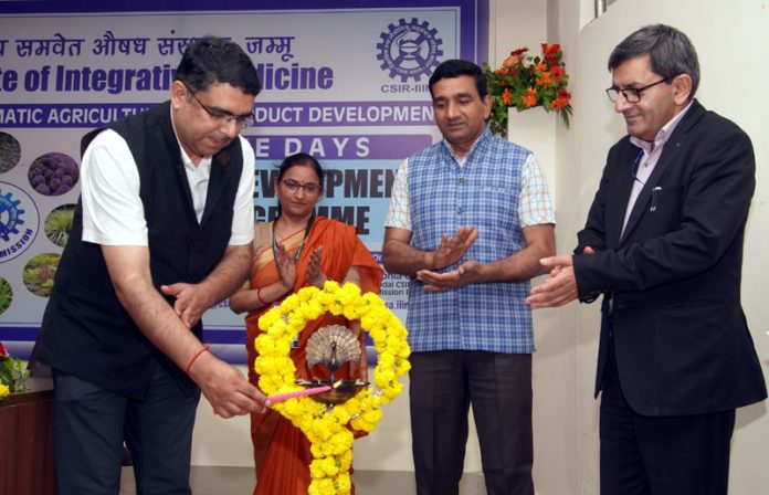 Guests lighting ceremonial lamp during inaugural of skill development program under CSIR Aroma Mission at CSIR-IIIM.