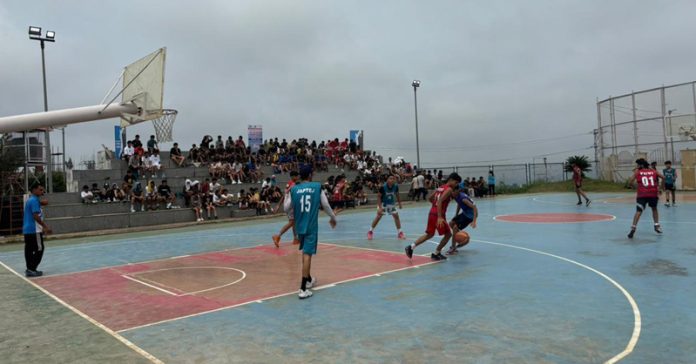 Basketball players in action during a Championship.