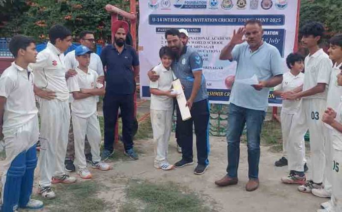 Players posing along with dignitary during post match presentation. Players posing along with dignitary during post match presentation.