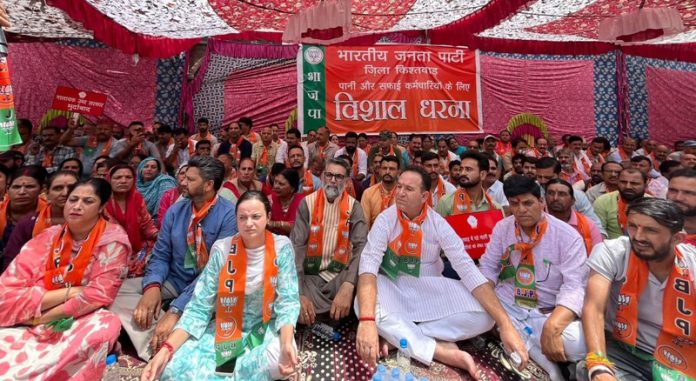 BJP leaders and activists protesting at Kishtwar on Saturday. BJP leaders and activists protesting at Kishtwar on Saturday.