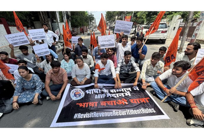 ABVP activists and Naib Tehsildar aspirants protesting outside CM residence in Jammu on Sunday. -Excelsior/Rakesh