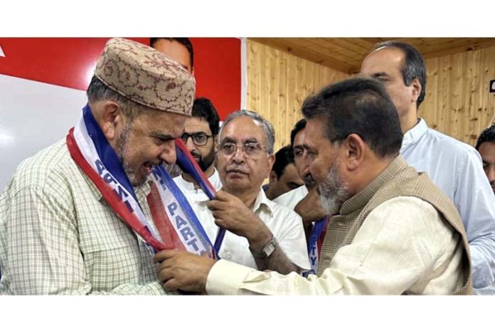 Former bureaucrat Farooq Renzu Shah being welcomed by Altaf Bukhari in Apni Party at Srinagar on Wednesday.