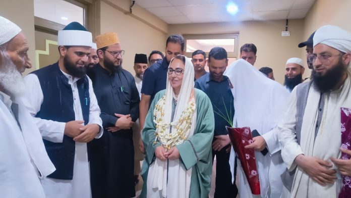 J&K Waqf Board Chairperson, Dr Darakshan Andrabi interacting with Imams during a function at Srinagar.