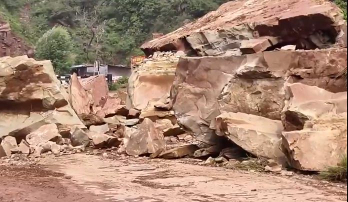 Landslide Occur Near Dewal Bridge On Jammu-Srinagar National Highway