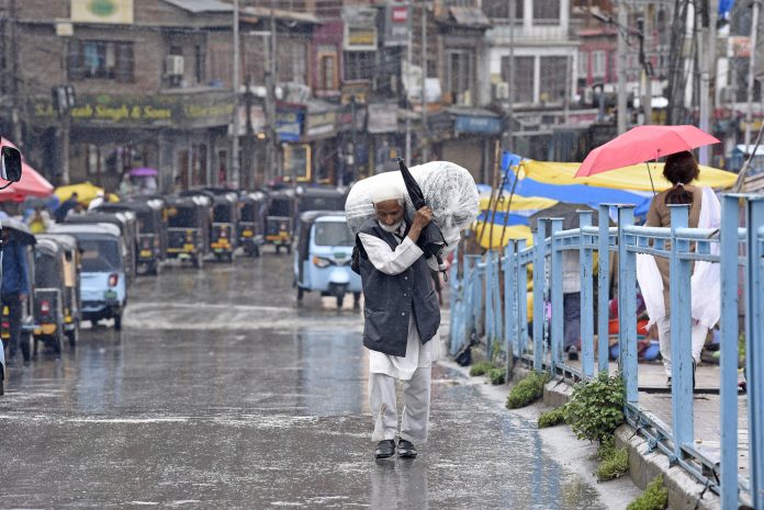 MeT Issues Weather Advisory; Warns Of Heavy Rain, Flash Floods In J&K