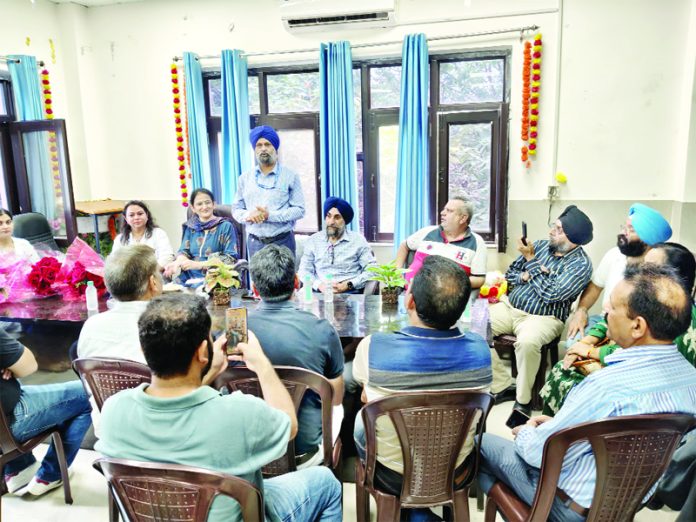 A delegation of JKMEF in a meeting with BMO RS Pura Dr Balwinder Singh in his office chamber. A delegation of JKMEF in a meeting with BMO RS Pura Dr Balwinder Singh in his office chamber.