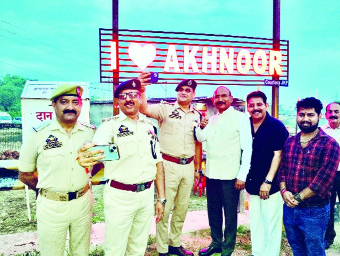 SP Rural Jammu Brijesh Sharma inaugurating Selfie Point in Akhnoor on Thursday. SP Rural Jammu Brijesh Sharma inaugurating Selfie Point in Akhnoor on Thursday.