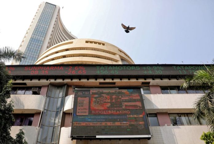 Sensex, Nifty fall for 4th day on selling  in IT shares, foreign fund outflows