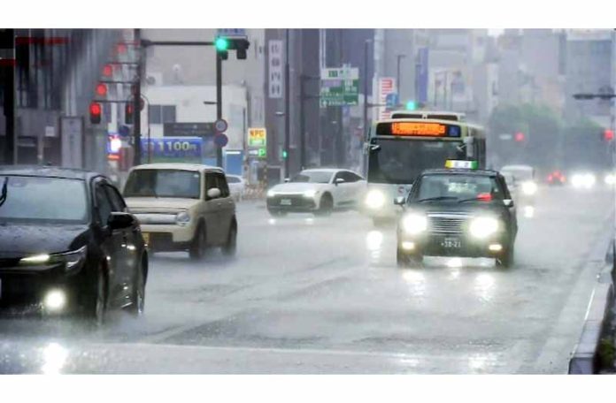 Torrential rain expected to hit eastern, western Japan Torrential rain expected to hit eastern, western Japan